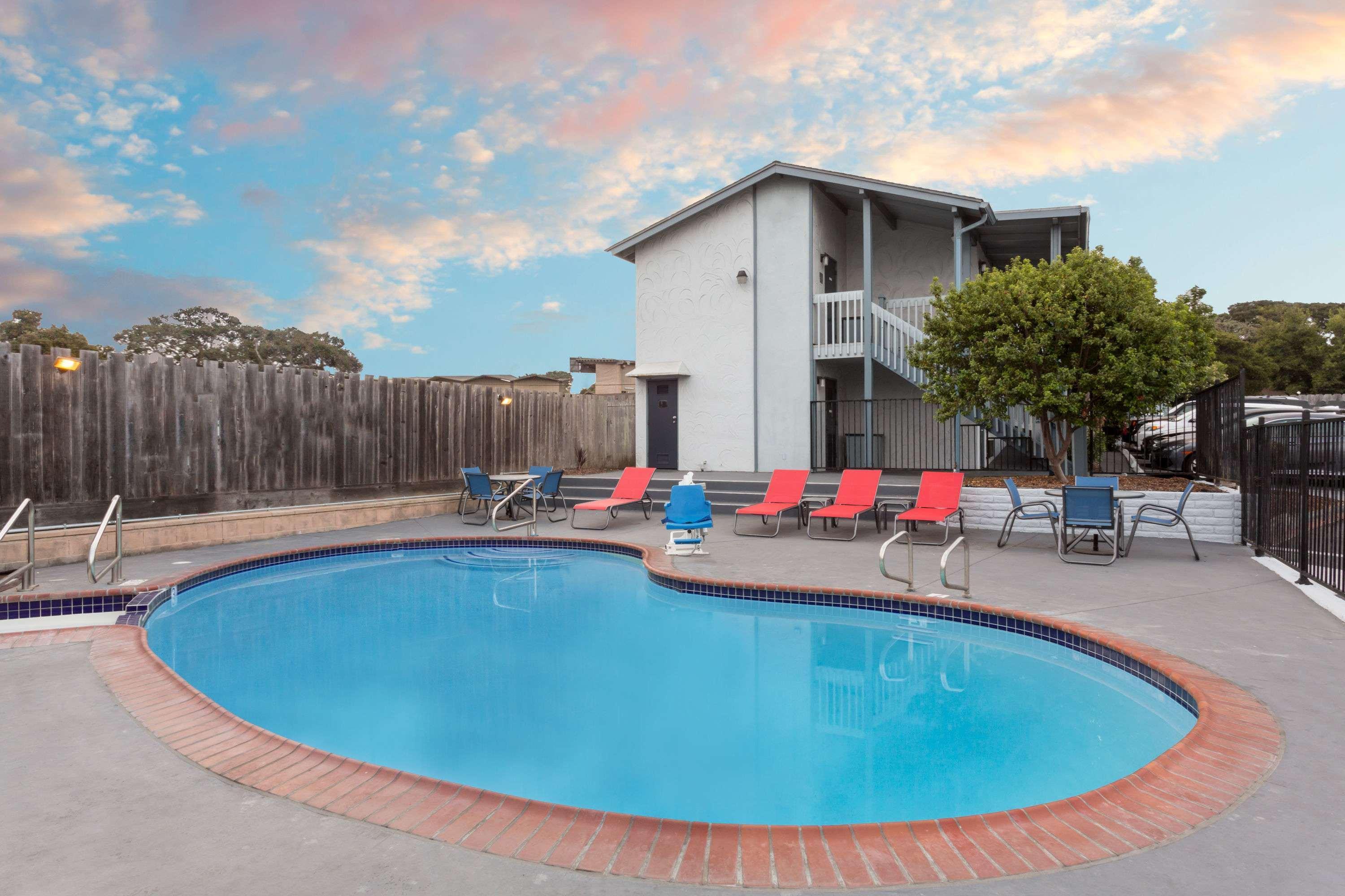 Ramada By Wyndham 3* Monterey